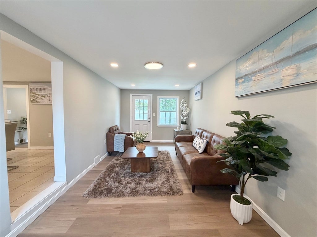 87 Vezina Ave, Leominster, MA Photo #6