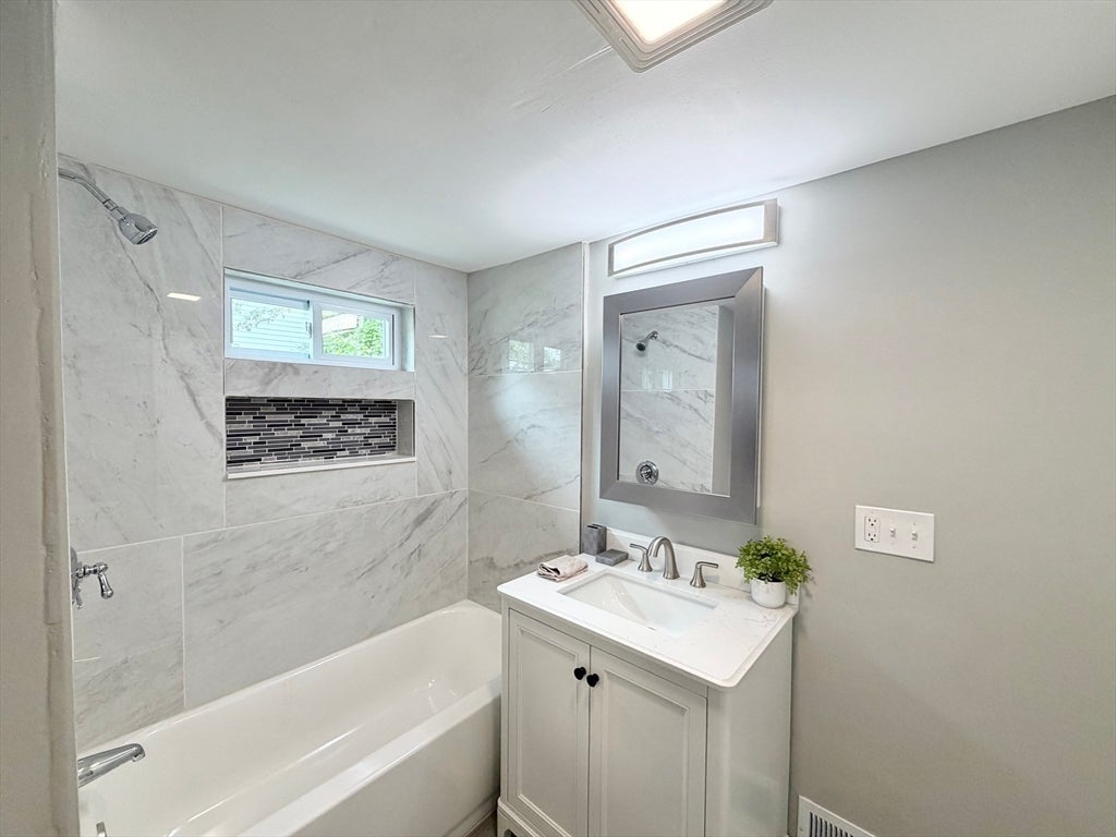 87 Vezina Ave, Leominster, MA Photo #28
