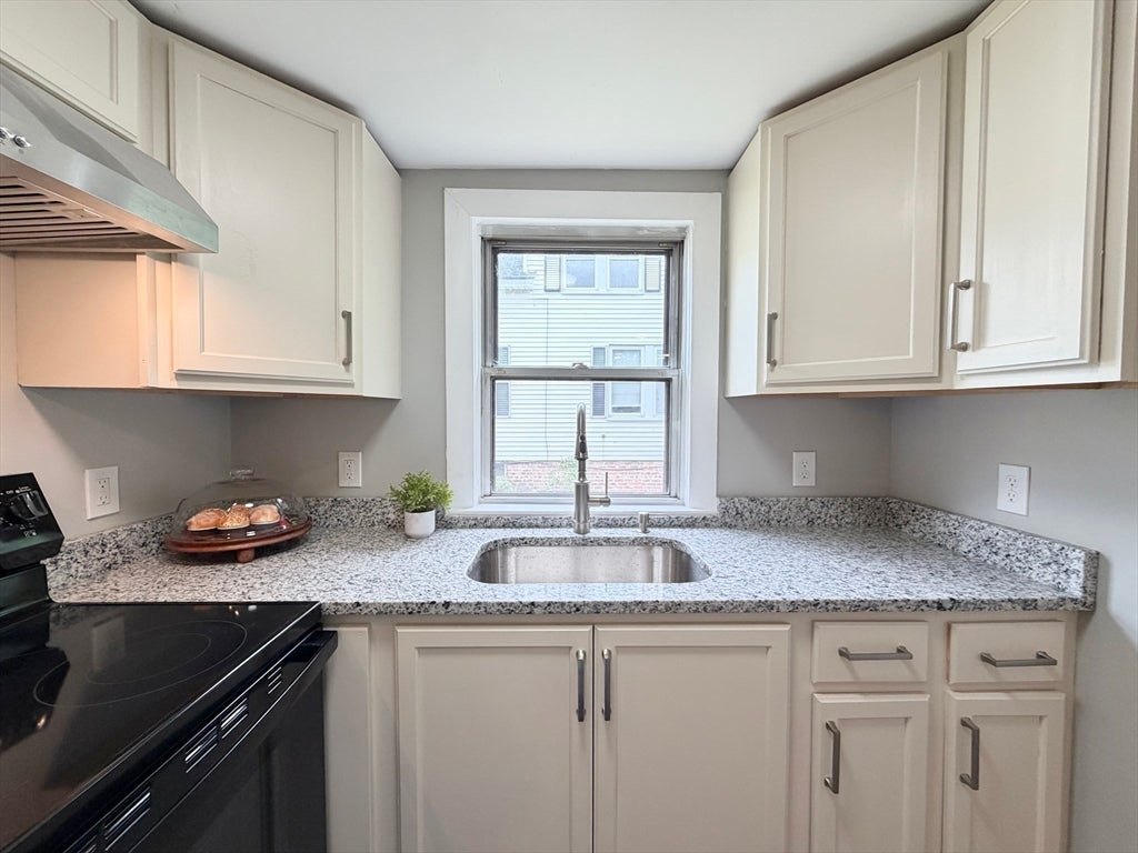 87 Vezina Ave, Leominster, MA Photo #14