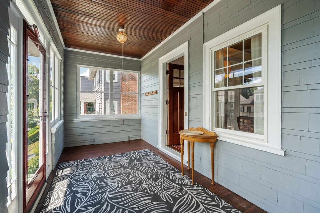 87 Redlands Rd