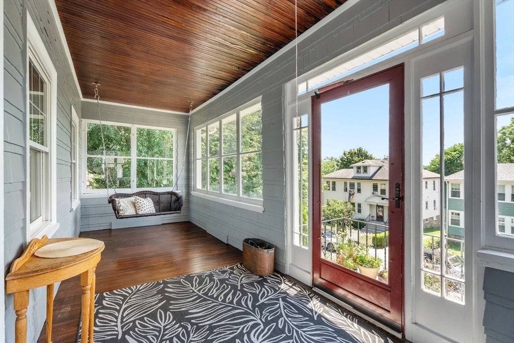 87 Redlands Rd