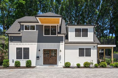 216 Aspinwall Ave, Brookline MA 02446