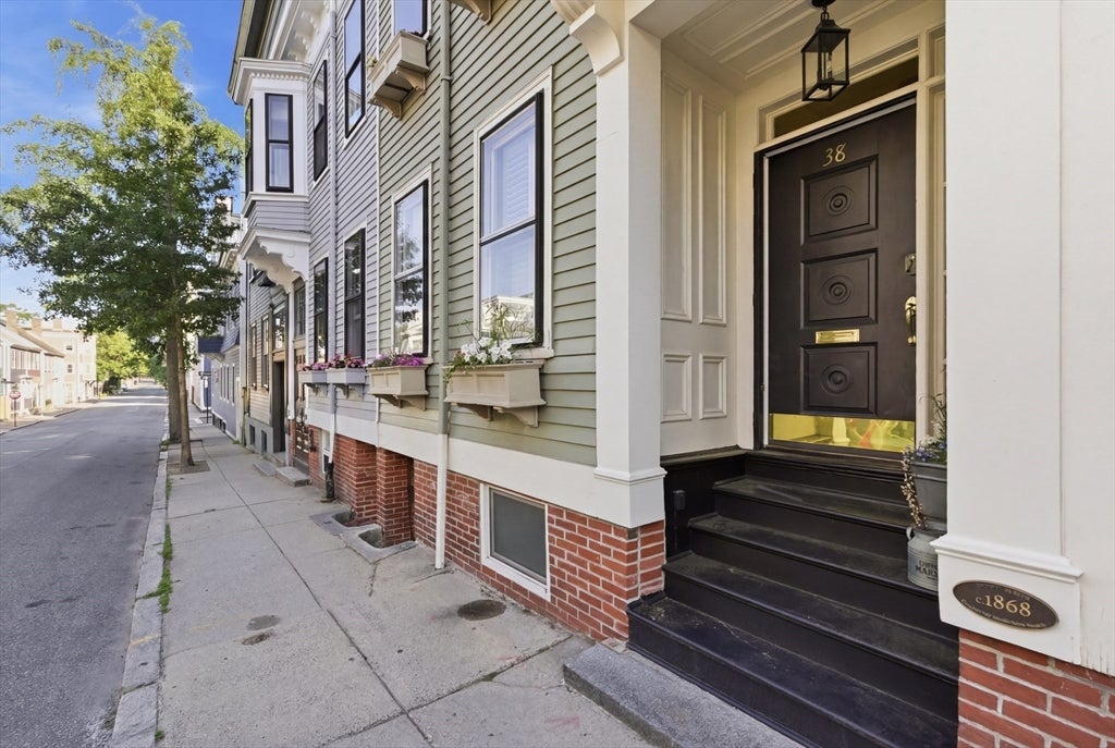 38 Bartlett Street