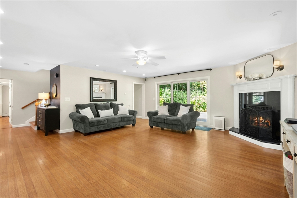 8 Raymond Way