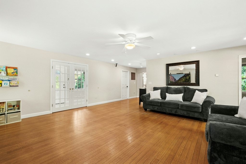 8 Raymond Way