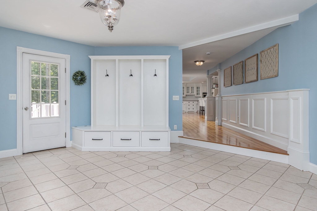 8 Whitaker Ln