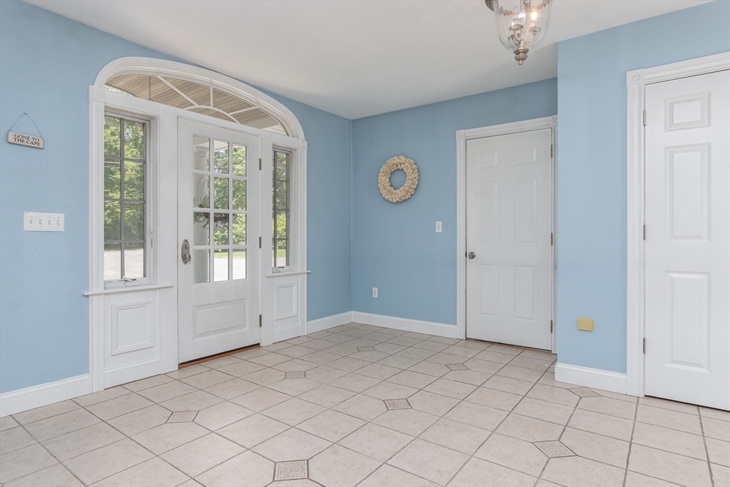8 Whitaker Ln