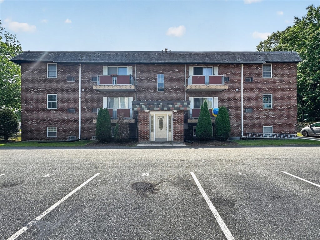 20 Skyline Dr #11, Braintree, MA Photo #21