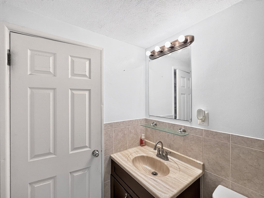 20 Skyline Dr #11, Braintree, MA Photo #18