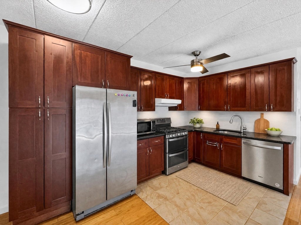 20 Skyline Dr 11