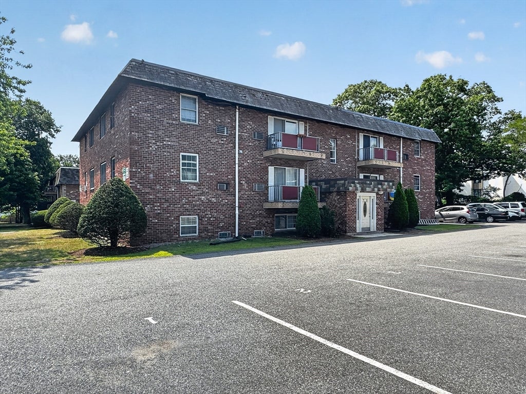 20 Skyline Dr #11, Braintree, MA Photo #22