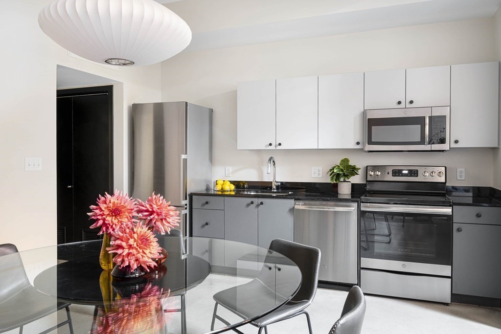 1060 Broadway 208