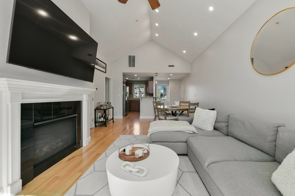 410 Salem St 707