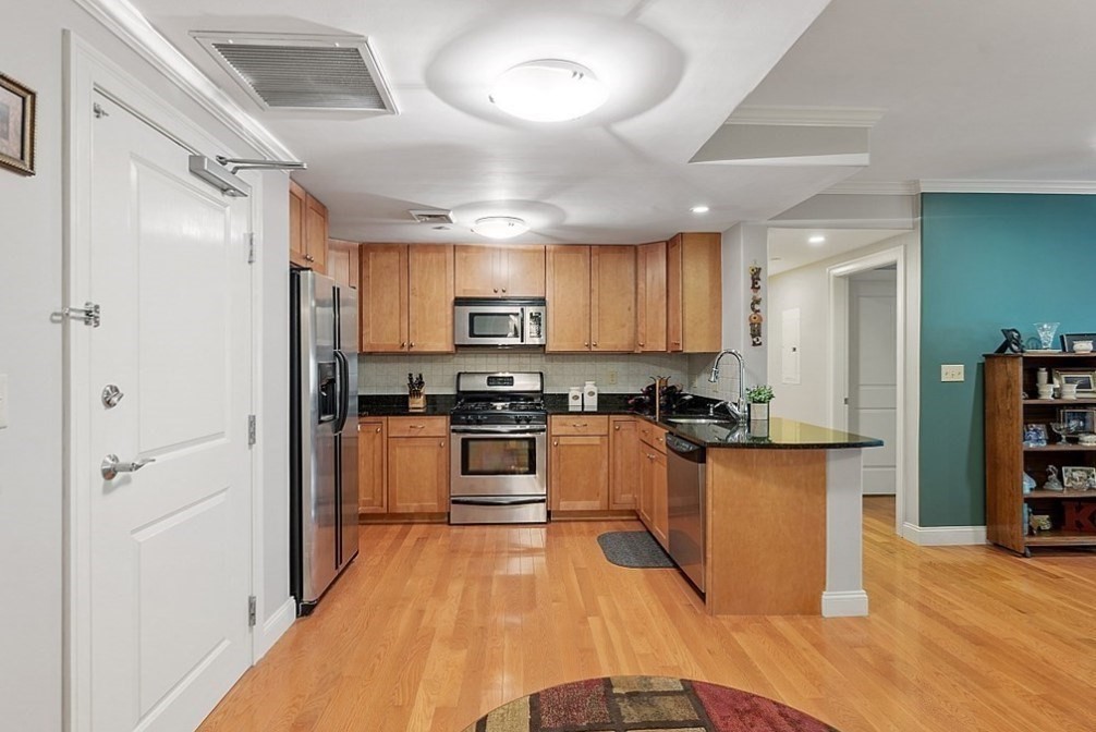 426 Main St 205