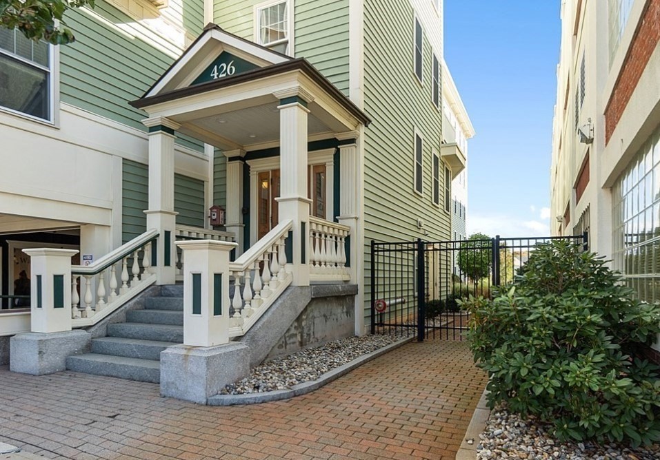 426 Main St 205