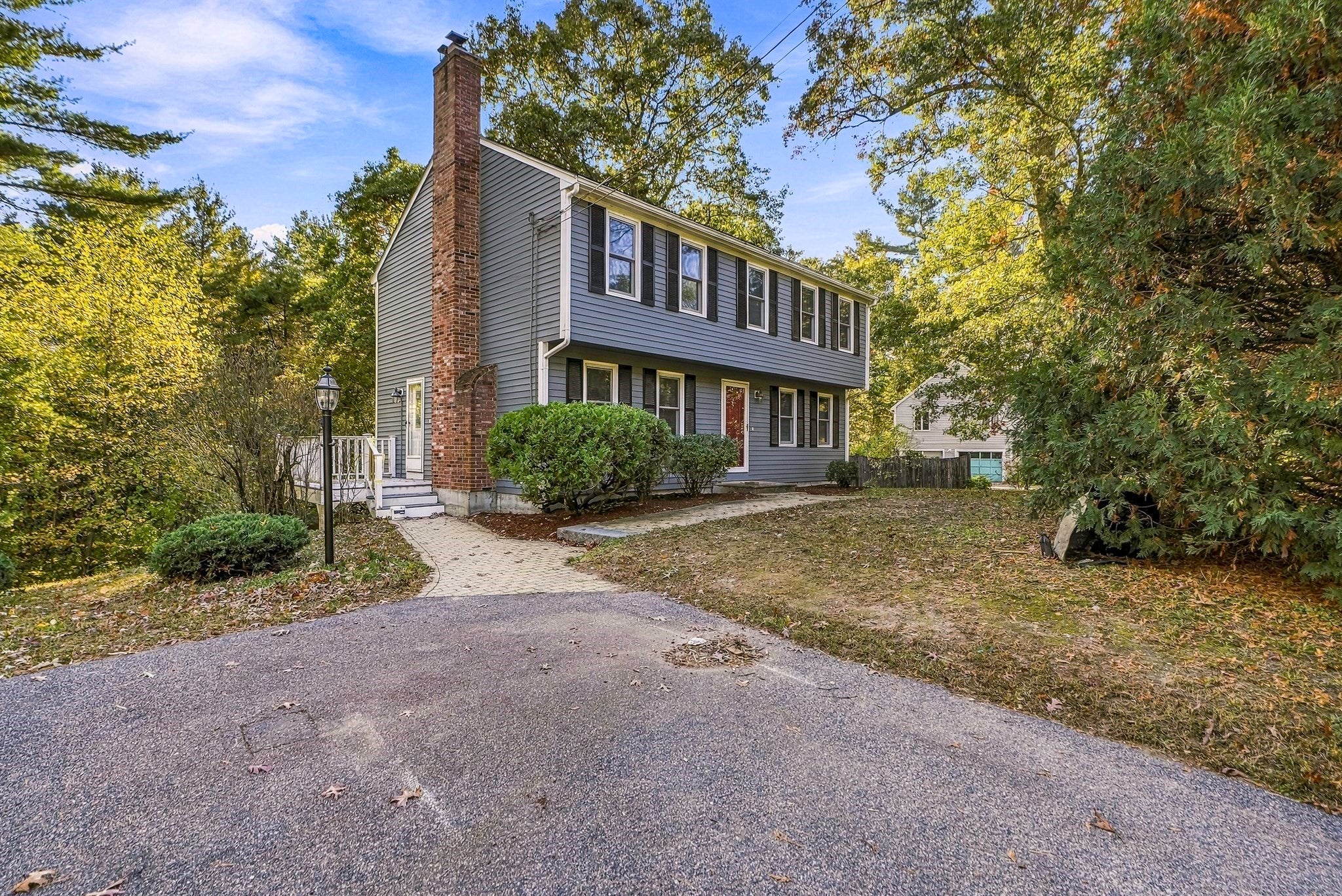 565 Hartford Ave E