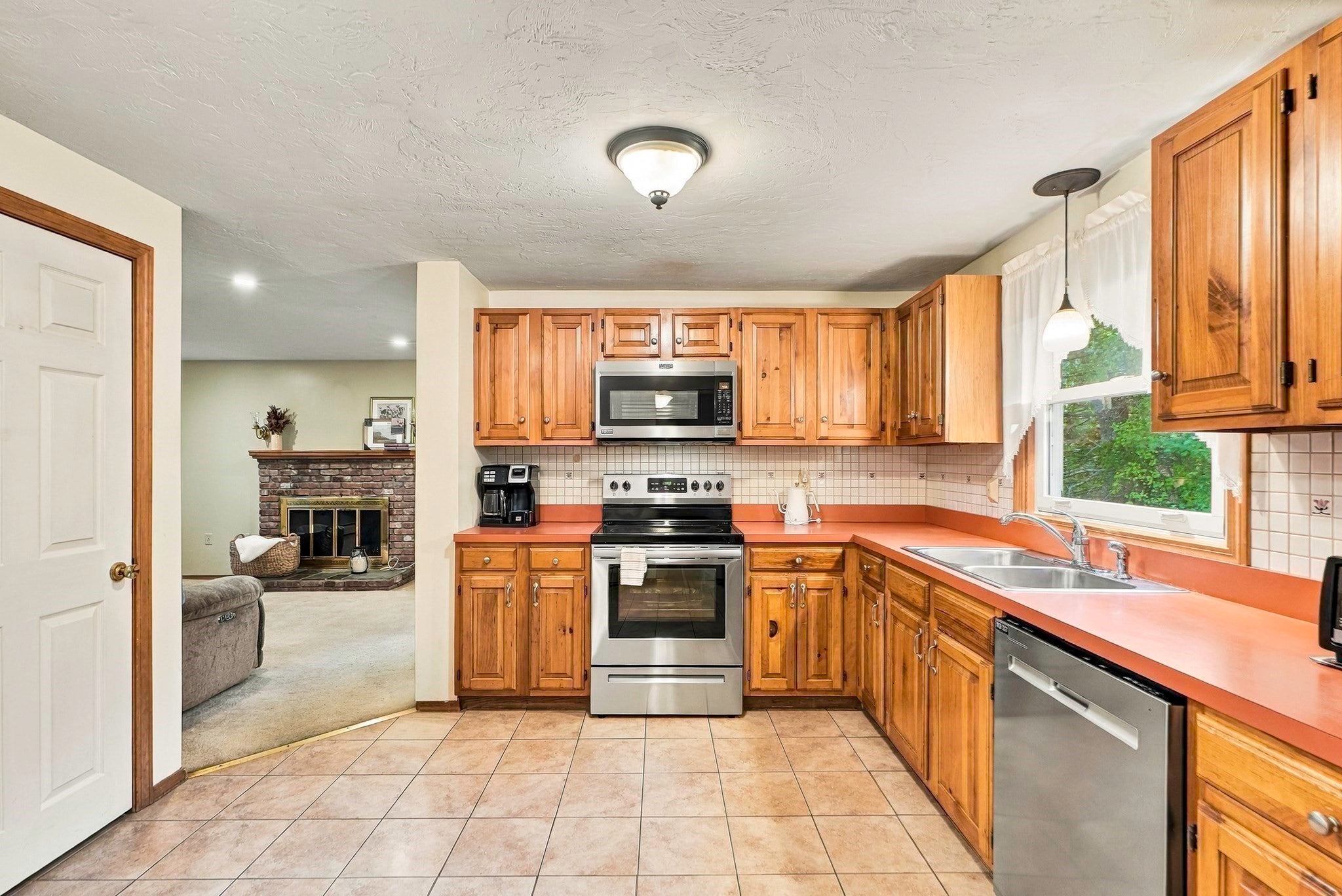 565 Hartford Ave E AVE, Uxbridge, MA, 565 Hartford Ave E AVE, Uxbridge, MA Photo #8