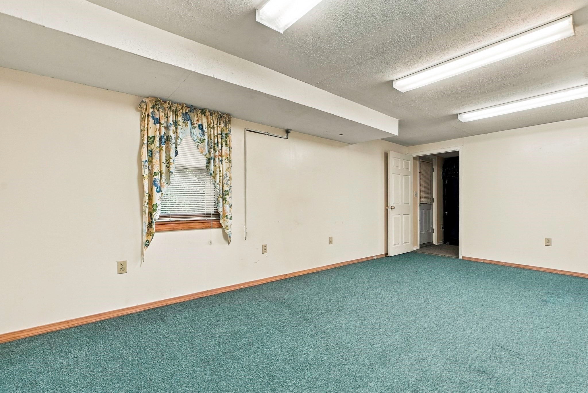 565 Hartford Ave E AVE, Uxbridge, MA, 565 Hartford Ave E AVE, Uxbridge, MA Photo #17