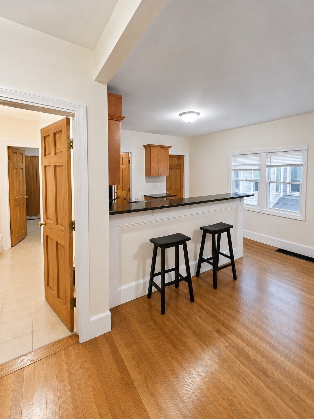 Click for 185 Beacon ST #2, Somerville, MA slideshow Click for 185 Beacon ST #2, Somerville, MA slideshow