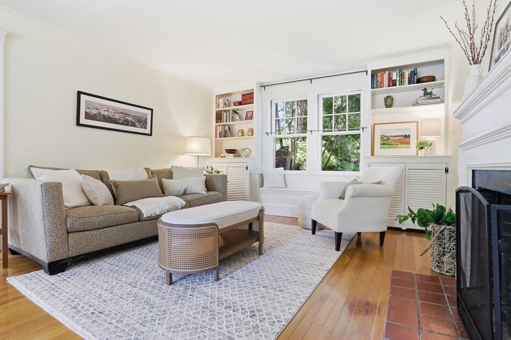 42 Crescent Rd