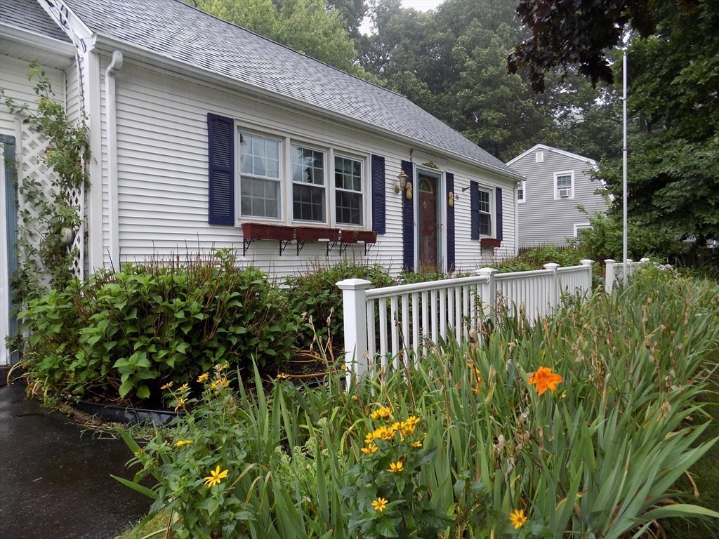88 Knollwood Dr