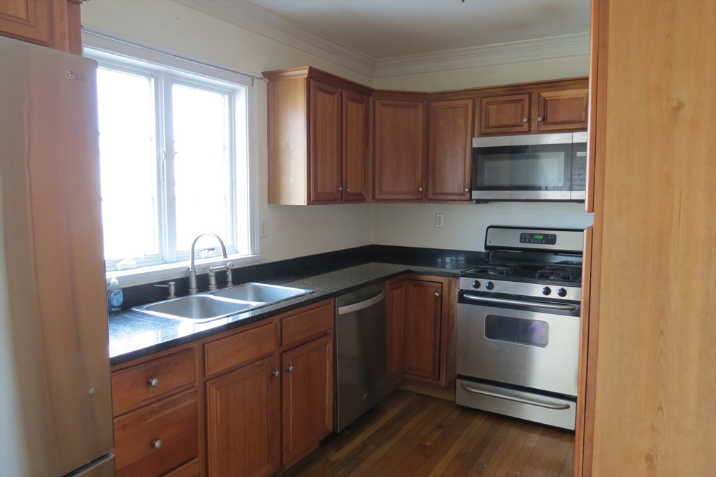 11 Railroad Ave B5