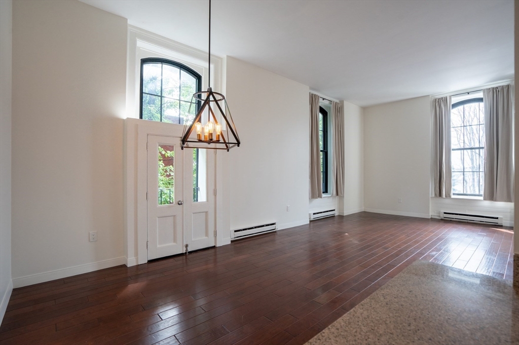 Click for 68 Baldwin St #12, Boston, MA slideshow Click for 68 Baldwin St #12, Boston, MA slideshow