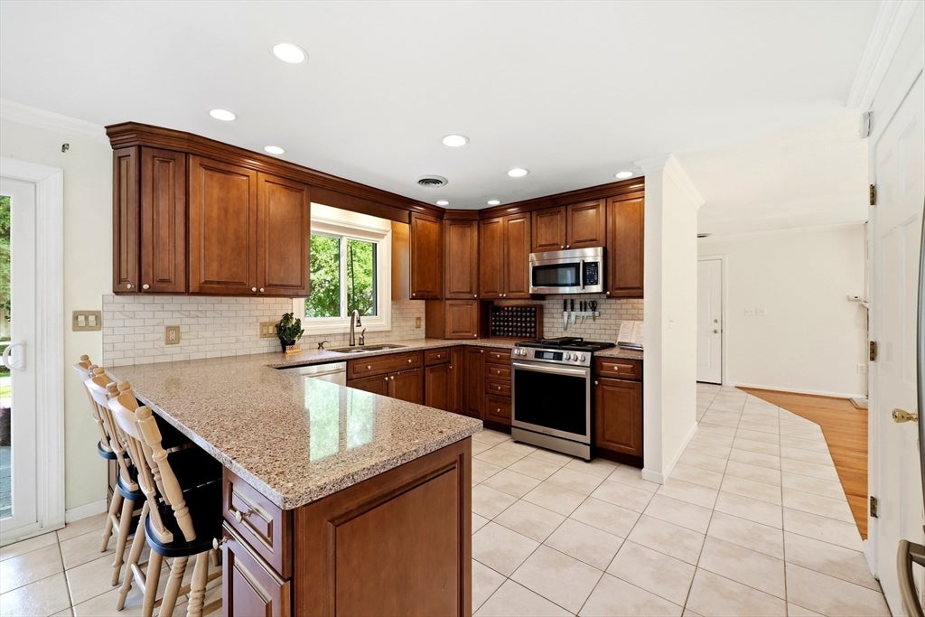 78 Branch St, Longmeadow, MA, 78 Branch St, Longmeadow, MA Photo #5