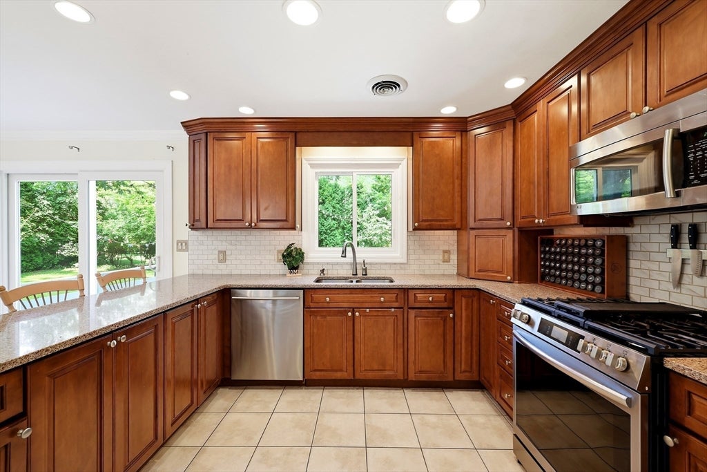 78 Branch St, Longmeadow, MA, 78 Branch St, Longmeadow, MA Photo #3