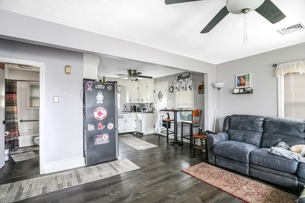121 Old Meadow Rd
