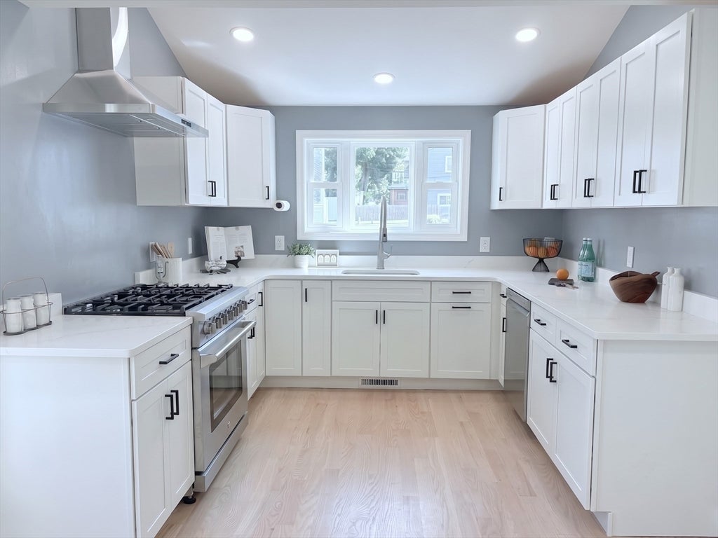 Photo of 43 1/2 6th Avenue, Haverhill, MA