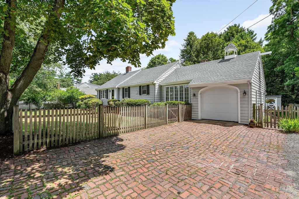 683 Bay Rd