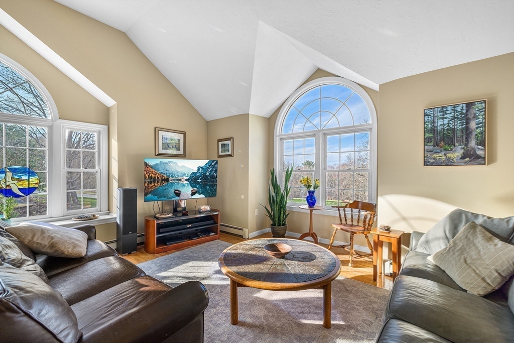 4 Barberry Ln