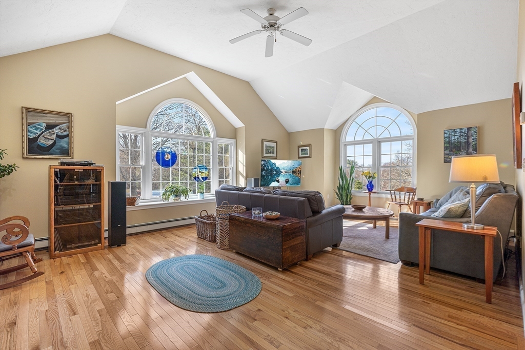 4 Barberry Ln