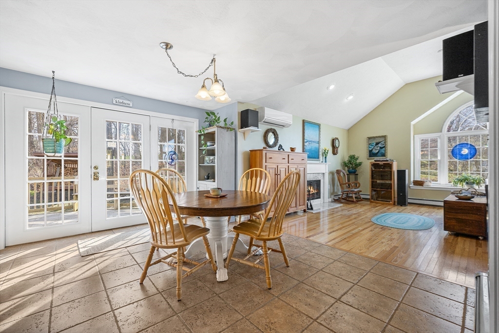 4 Barberry Ln