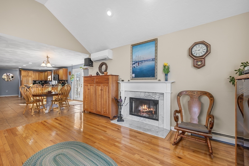 4 Barberry Ln