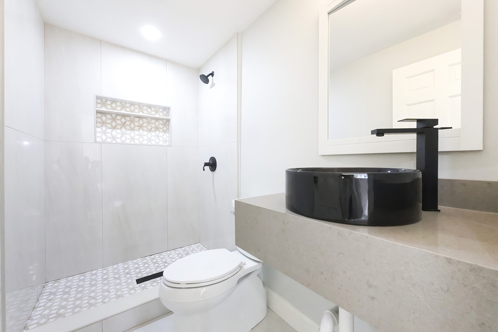 Holden, Massachusetts 01520, United States, 4 Bedrooms Bedrooms, ,2 BathroomsBathrooms,Residential,Active,233678