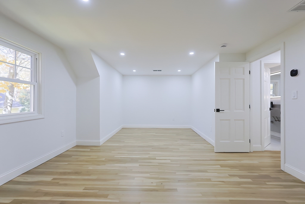 Holden, Massachusetts 01520, United States, 4 Bedrooms Bedrooms, ,2 BathroomsBathrooms,Residential,Active,233678