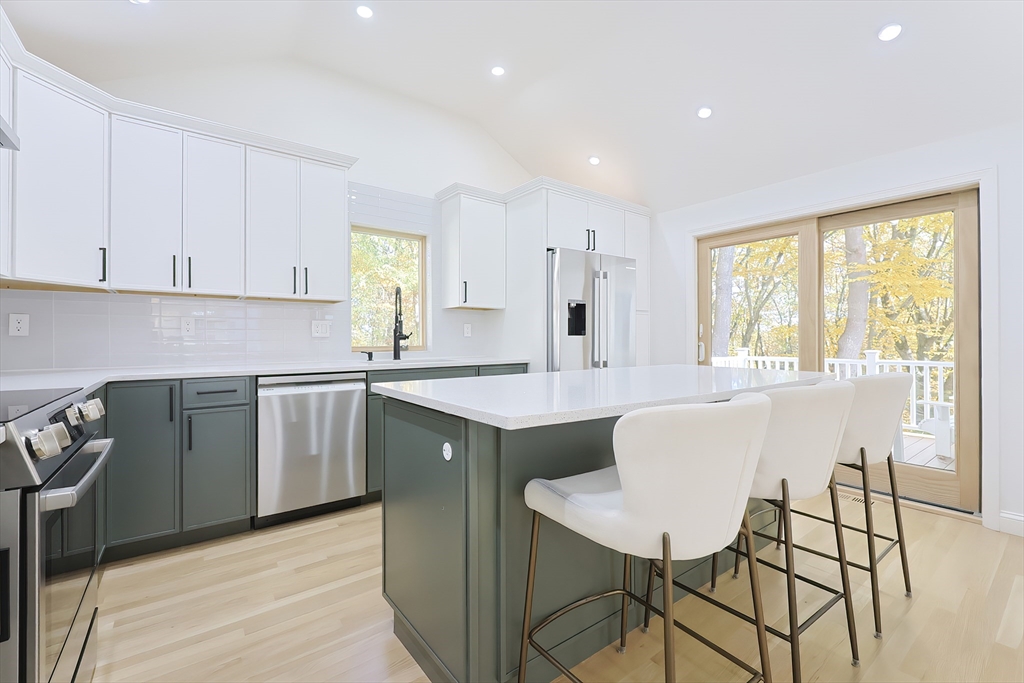 60 Duxbury Dr