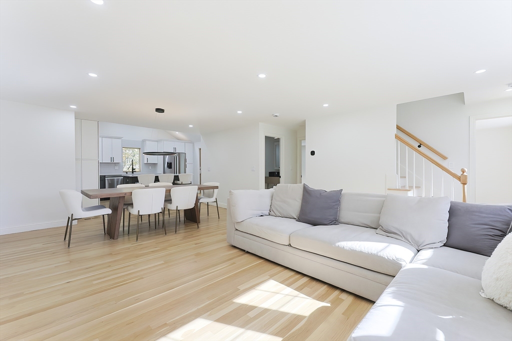 Holden, Massachusetts 01520, United States, 4 Bedrooms Bedrooms, ,2 BathroomsBathrooms,Residential,Active,233678