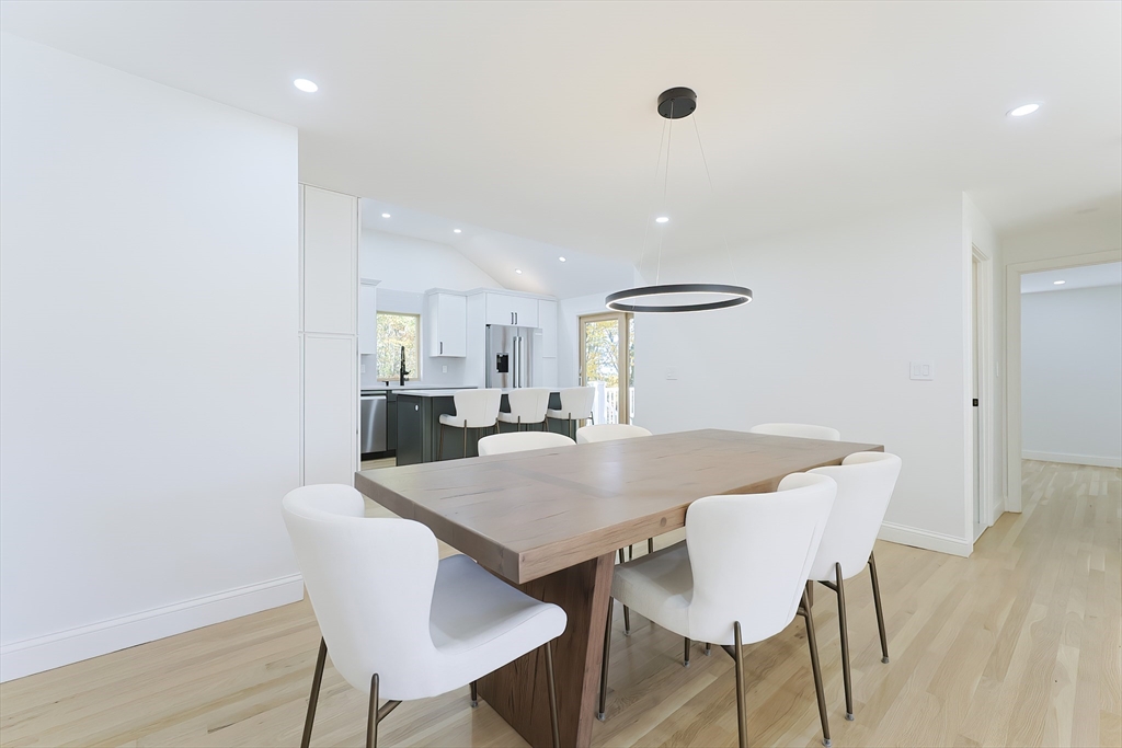 Holden, Massachusetts 01520, United States, 4 Bedrooms Bedrooms, ,2 BathroomsBathrooms,Residential,Active,233678