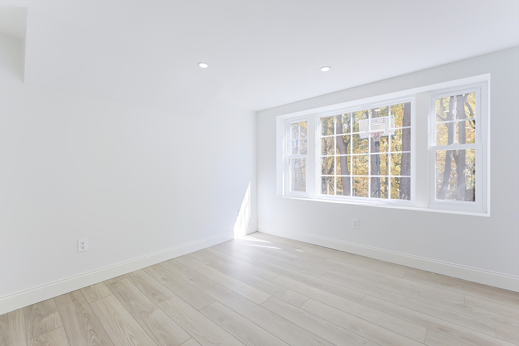 Holden, Massachusetts 01520, United States, 4 Bedrooms Bedrooms, ,2 BathroomsBathrooms,Residential,Active,233678