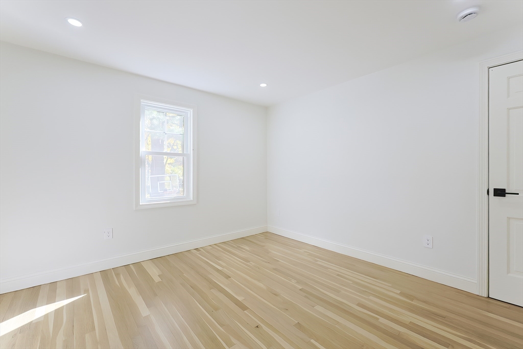 Holden, Massachusetts 01520, United States, 4 Bedrooms Bedrooms, ,2 BathroomsBathrooms,Residential,Active,233678