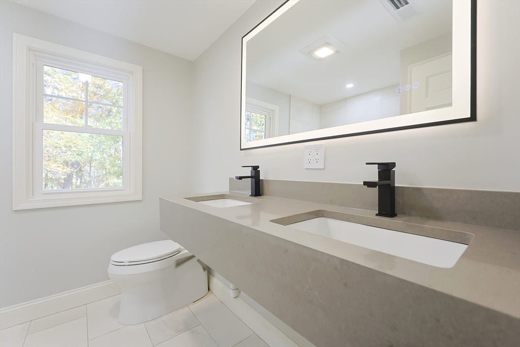 Holden, Massachusetts 01520, United States, 4 Bedrooms Bedrooms, ,2 BathroomsBathrooms,Residential,Active,233678