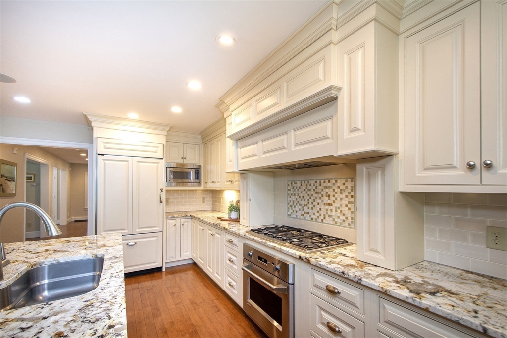 265 King St