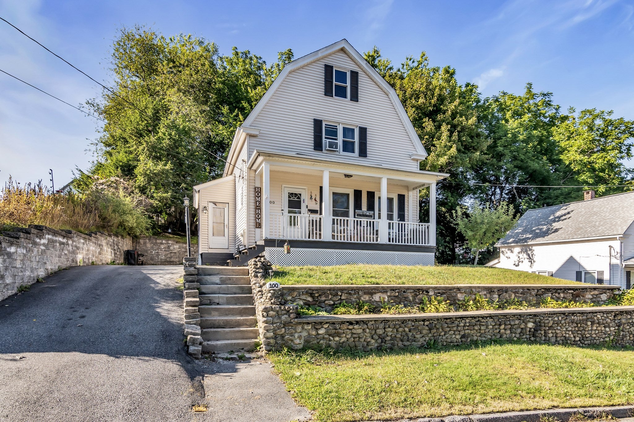 Photo of 100 Clover St, Worcester, MA