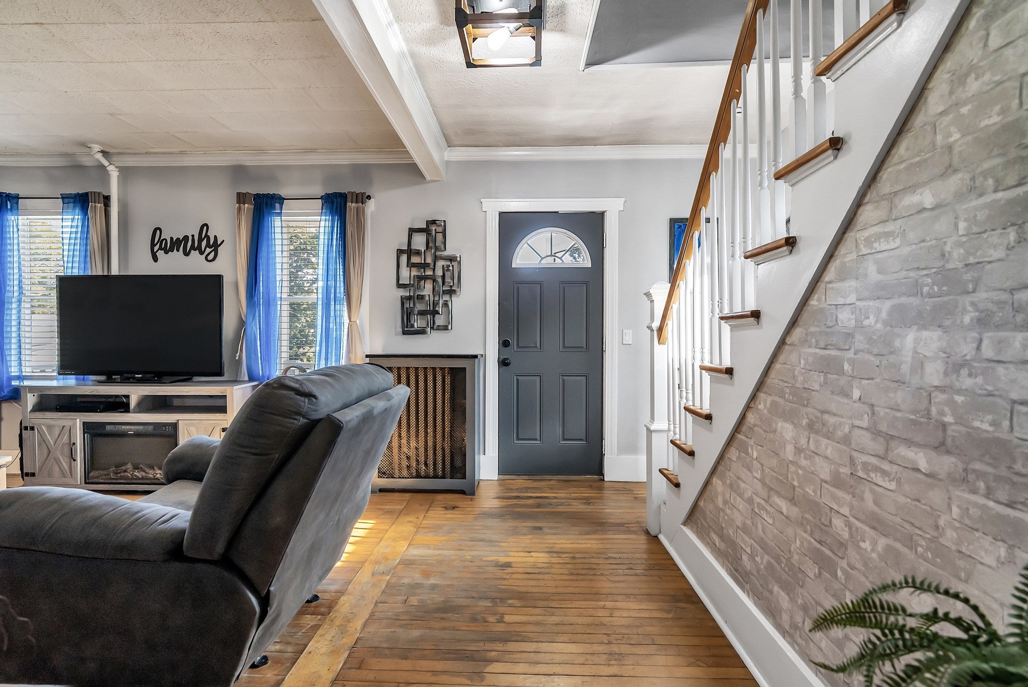 100 Clover St