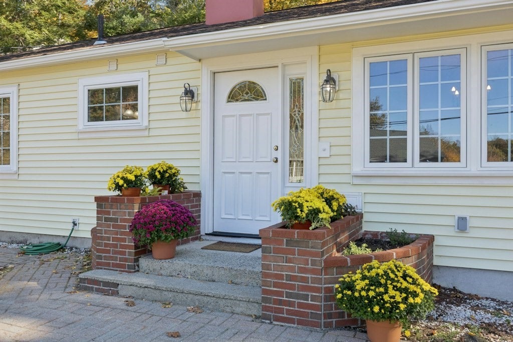 67 Crestwood Drive, Northborough, MA Photo #2