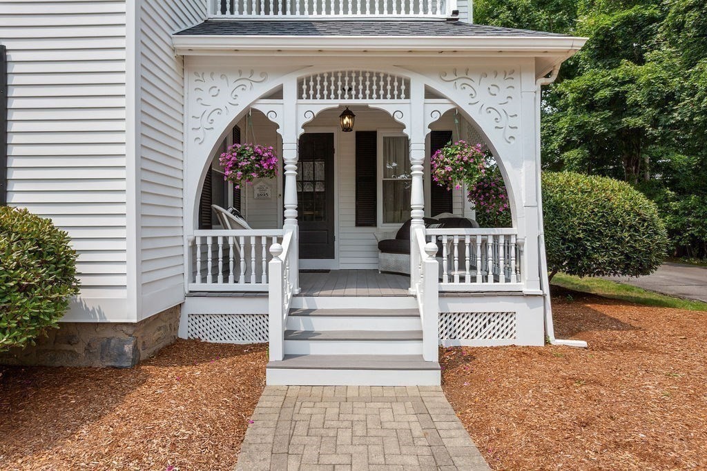 3 Bassett St