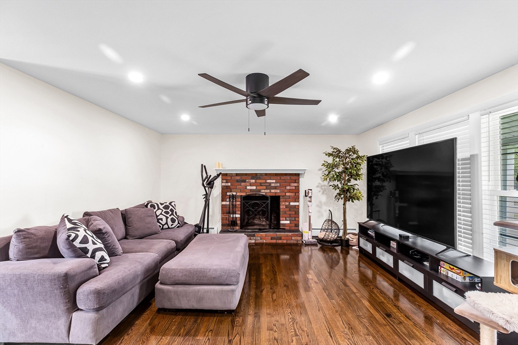 3 Bayberry Ln